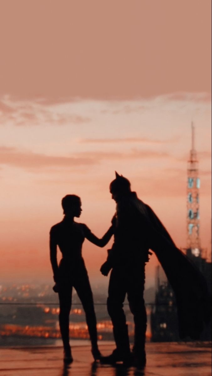 Robert Pattinson and Zoë Kravitz in The Batman 2022