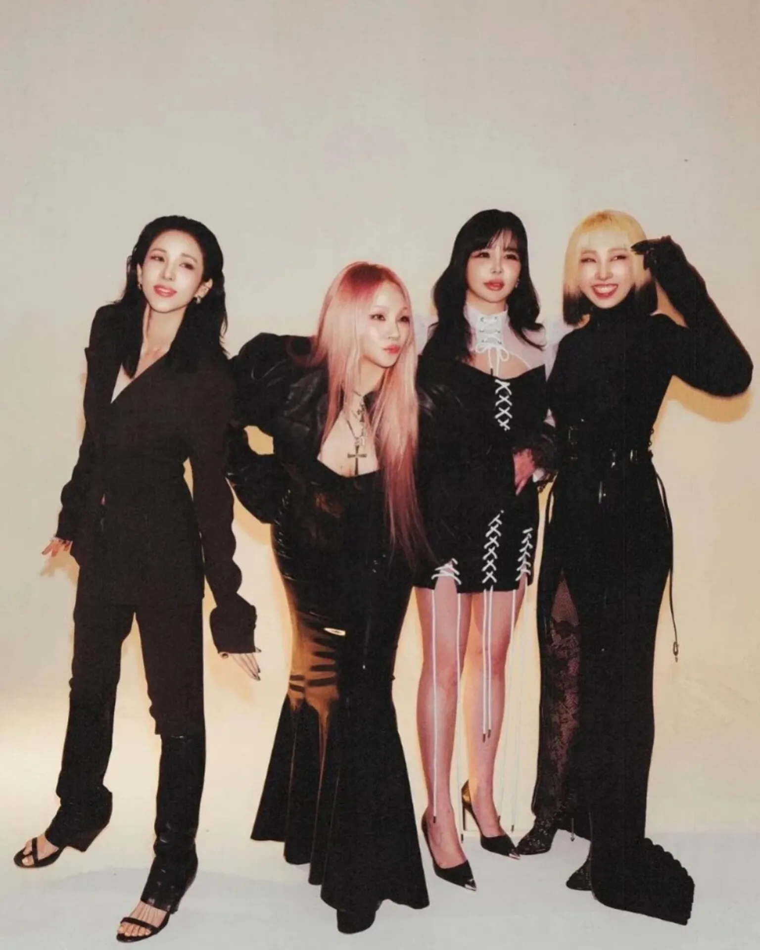 2NE1 is back to YG Entertainment