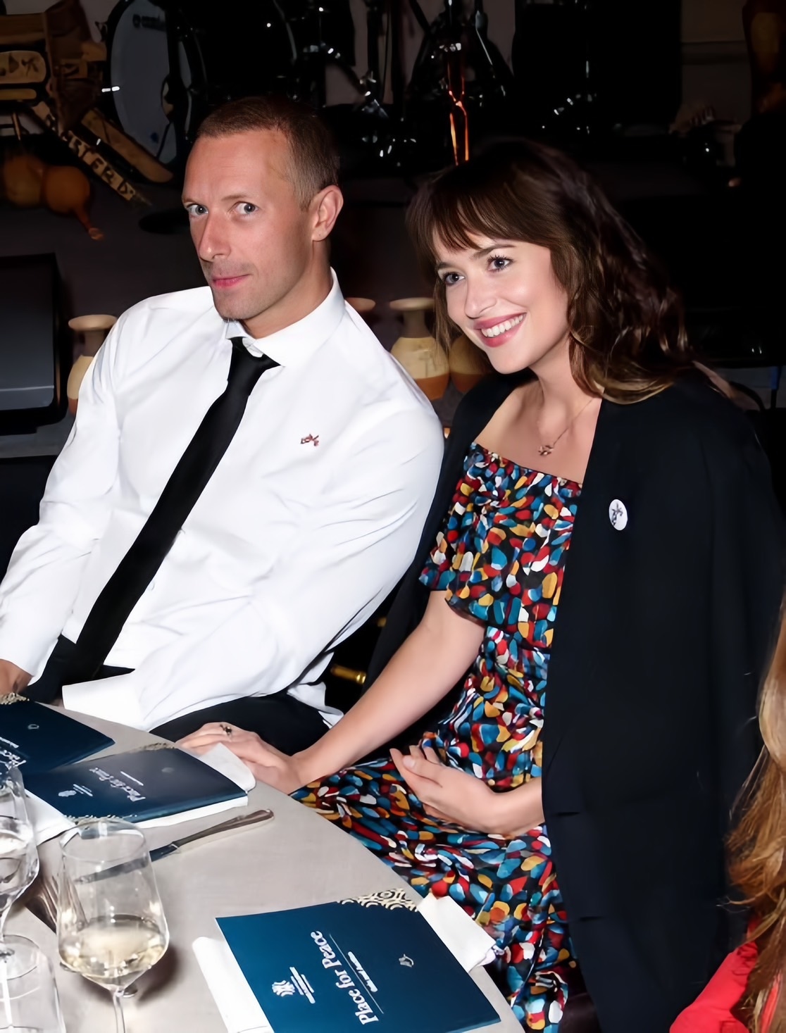 Chris Martin และ Dakota Johnson