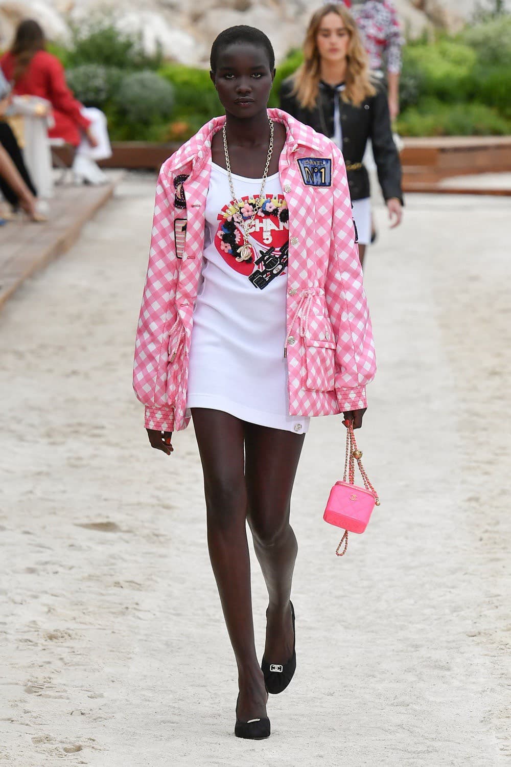 Chanel, Chanel Cruise, Chanel Cruise 2022, Chanel Cruise 22, Chanel Cruise 2022/23, Chanel Cruise กระเป๋า, Chanel กระเป๋า, Chanel เสื้อ, Chanel tweed, Chanel ราคา, ชาเนล, ชาแนล, Chanel กระเป๋า ราคา