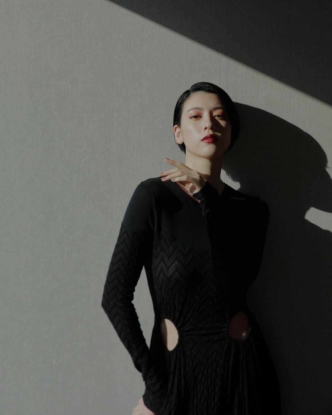 Ayaka Miyoshi, Ayaka Miyoshi ประวัติ, Ayaka Miyoshi ผลงาน, Ayaka Miyoshi ซีรี่ส์, Ayaka Miyoshi หนัง, Ayaka Miyoshi ภาพยนตร์, Ayaka Miyoshi Alice in Borderland, Alice in Borderland cast, Alice in Borderland นักแสดง, Alice in Borderland ผู้หญิง, Alice in Borderland นางเอก, Alice in Borderland ผู้หญิงผมสั้น