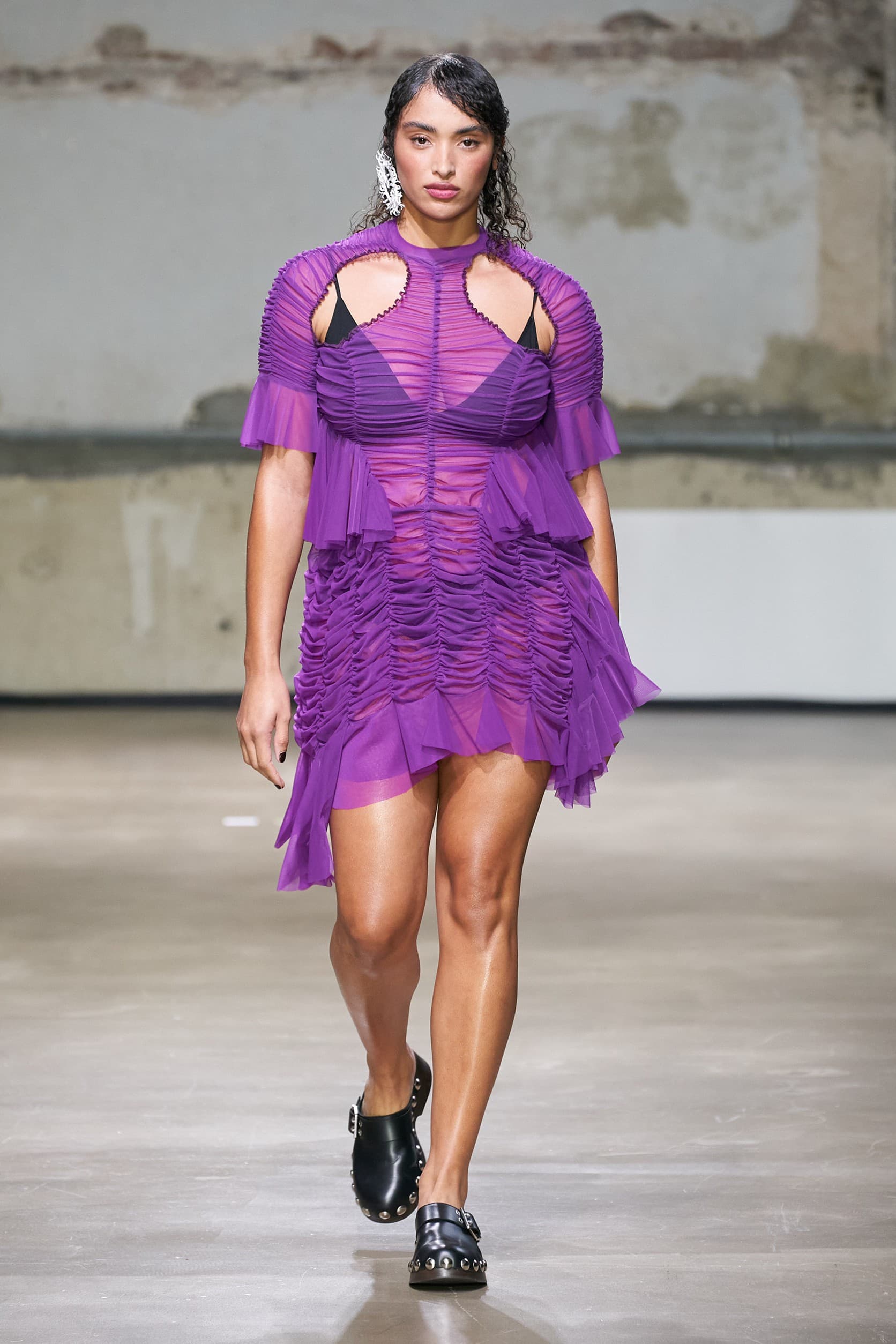 Ester Manas, Ester Manas SS23, PFW, สาวอวบ, แฟชั่นสาวอวบ, แฟชั่นผู้หญิง, แฟชั่นผู้หญิงอวบ, แฟชั่นคนอ้วน, นางแบบพลัสไซซ์, นางแบบพลัสไซส์, นางแบบ plus size, plus size, plus size model