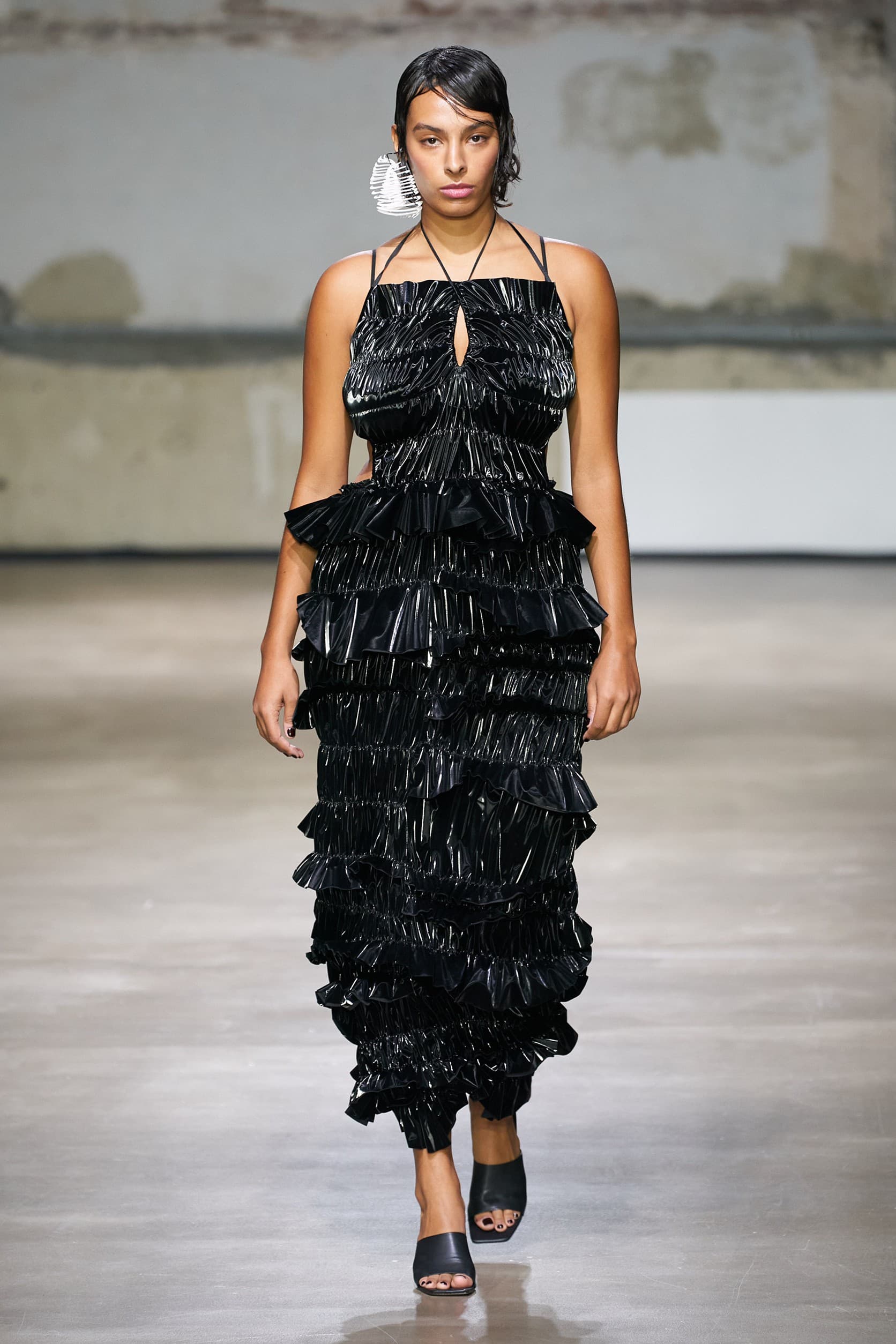 Ester Manas, Ester Manas SS23, PFW, สาวอวบ, แฟชั่นสาวอวบ, แฟชั่นผู้หญิง, แฟชั่นผู้หญิงอวบ, แฟชั่นคนอ้วน, นางแบบพลัสไซซ์, นางแบบพลัสไซส์, นางแบบ plus size, plus size, plus size model