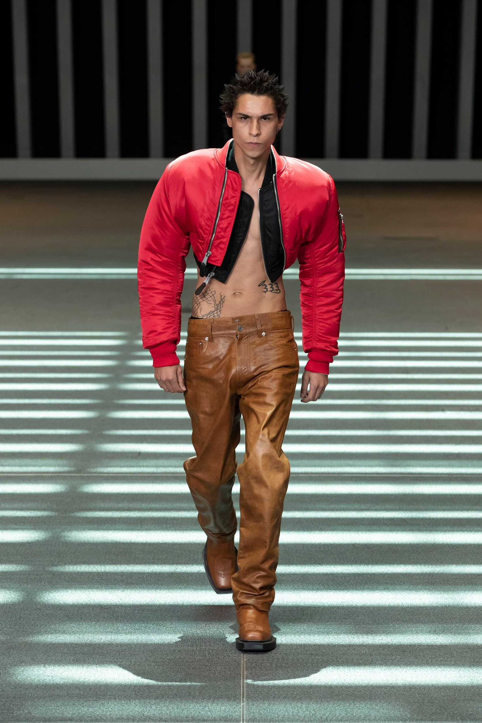 Vetements Crop Top, Vetements, Vetements เสื้อ, Vetements ราคา, Vetements jacket, Vetements sneakers, vtmnts