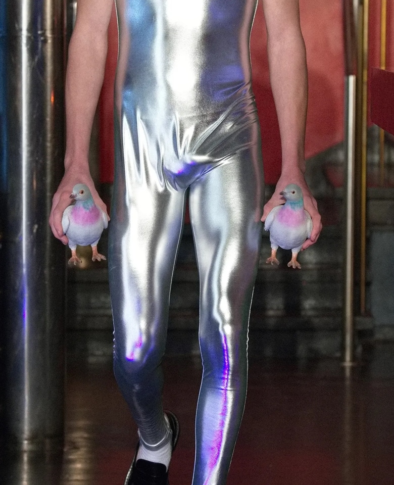 Pigeon Clutch, JW Anderson, Uniqlo x JW Anderson, JW Anderson ราคา, JW Anderson ไทย, JW Anderson เสื้อ, JW Anderson t shirt, JW Anderson tee, JW Anderson bag