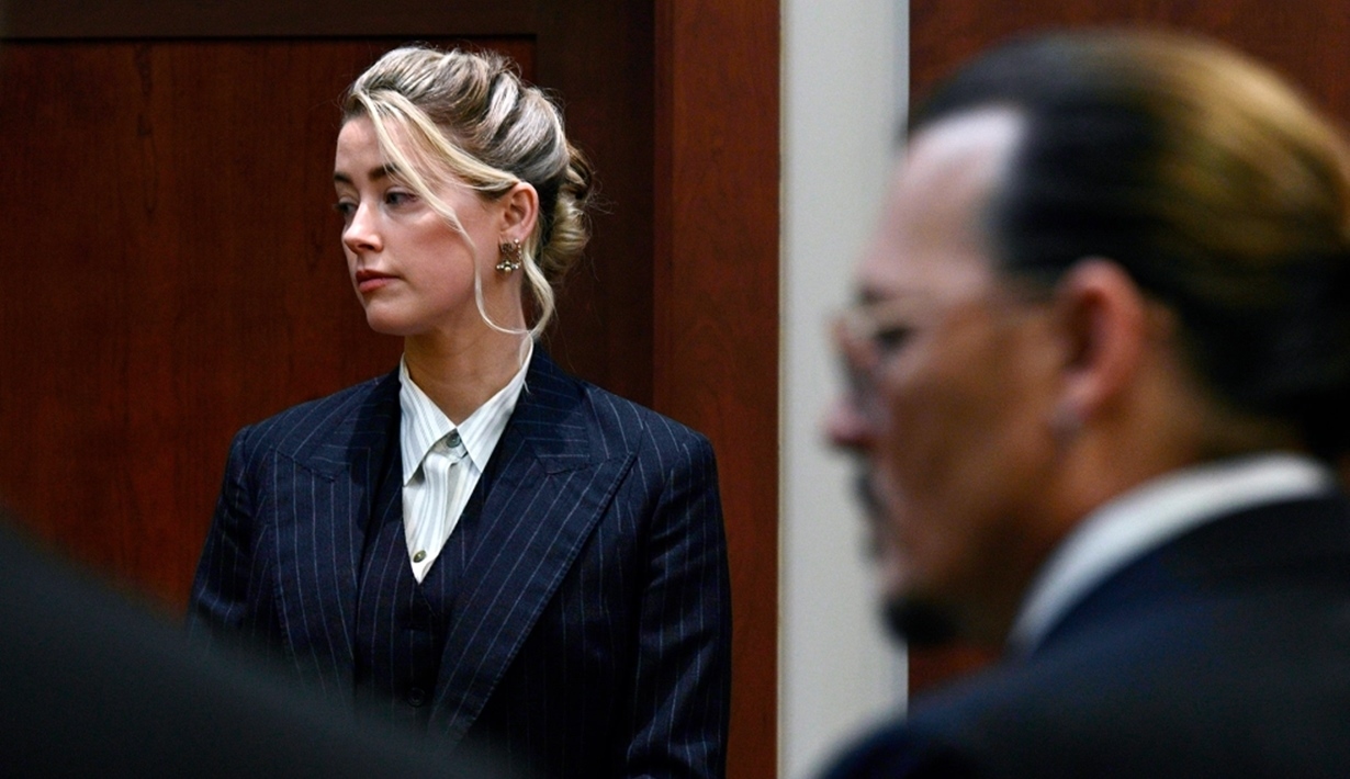 Johnny Depp, Amber Heard, Johnny Depp Amber Heard, Johnny Depp ข่าว, Johnny Depp นิ้วขาด, Johnny Depp แฟน, Johnny Depp เมีย, Johnny Depp คดี, amber heard ทำร้ายร่างกาย, amber heard คดี, Johnny Depp Court Outfits, Amber Heard Court Outfits, Johnny Depp Amber Heard trial