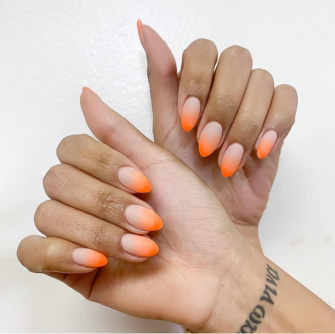 เล็บสีส้ม