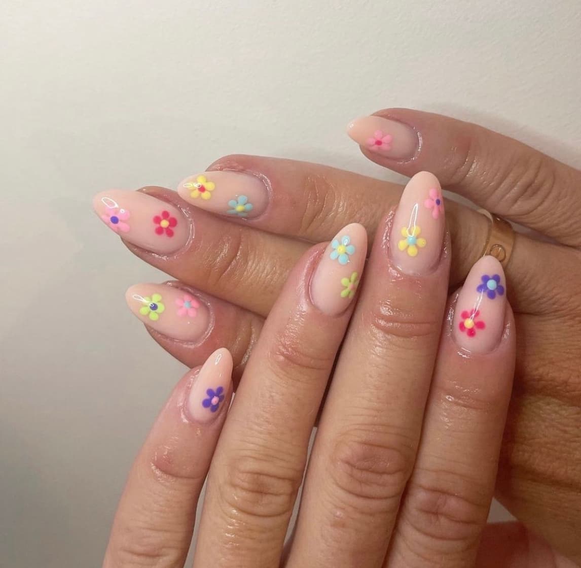 เล็บลายดอกไม้