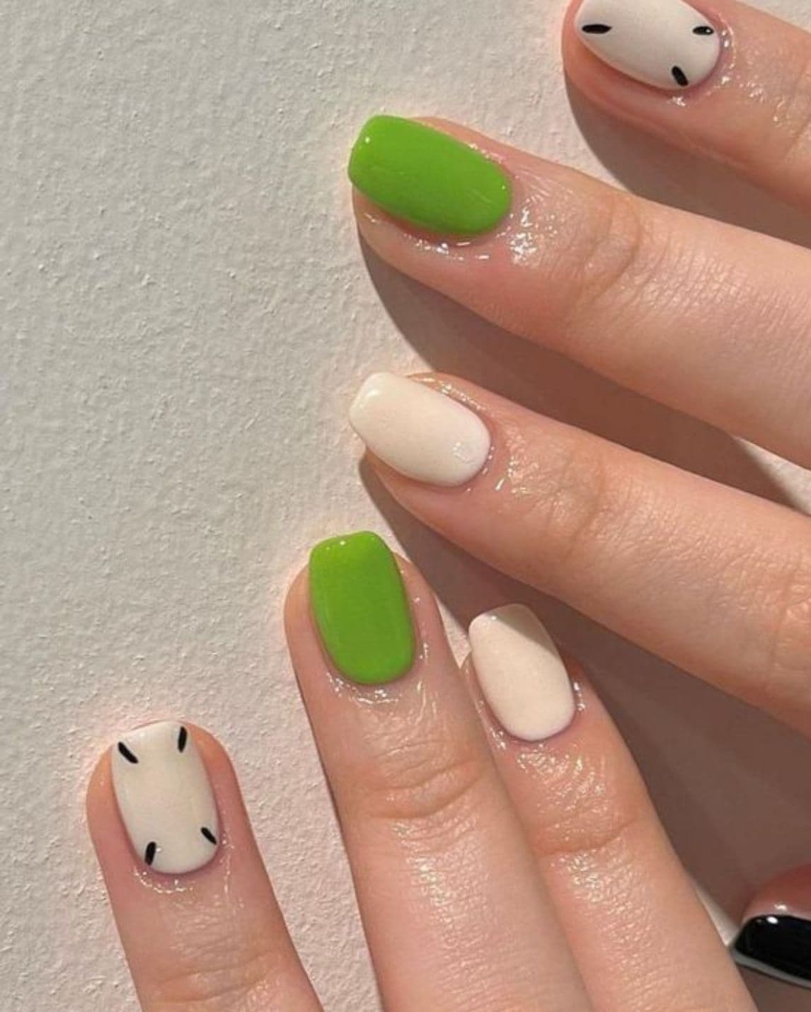 เล็บสีเขียว, เล็บสีเขียวมะนาว