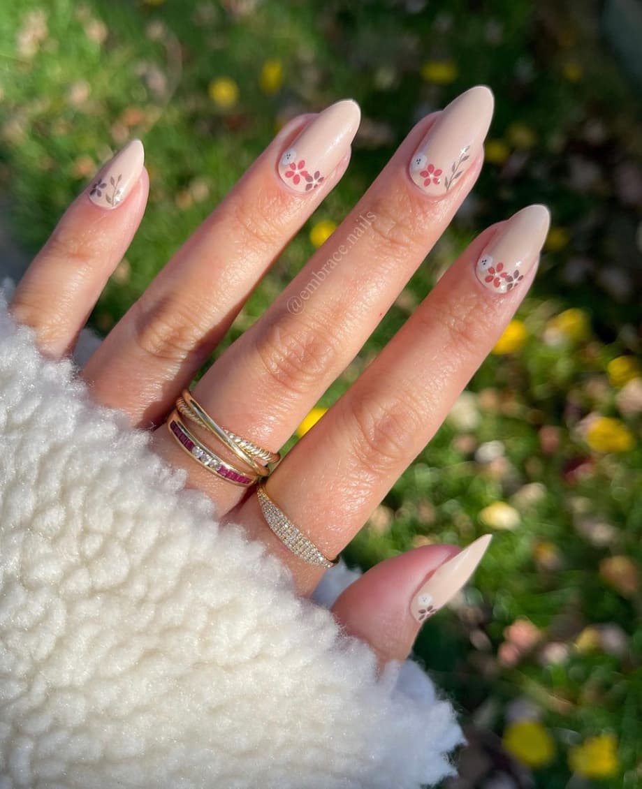 เล็บลายดอกไม้