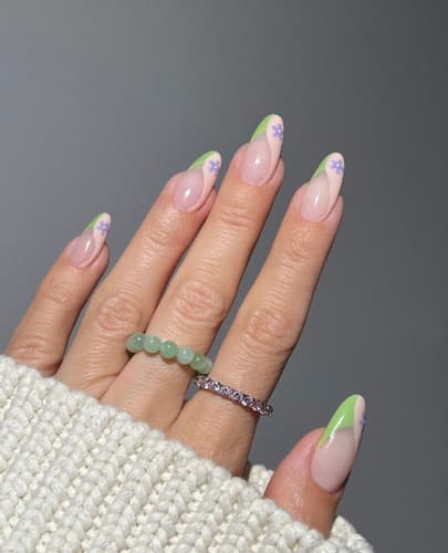 เล็บสีพาสเทล