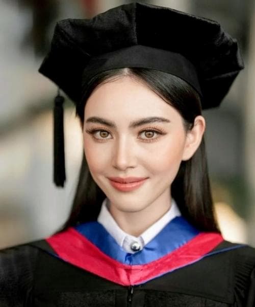 แต่งหน้ารับปริญญา