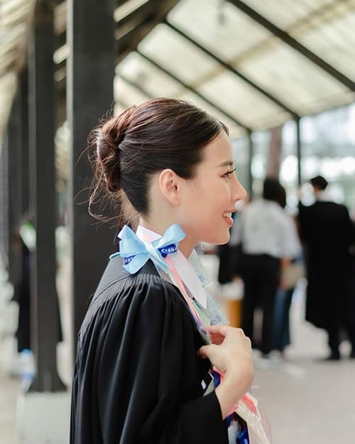 ทรงผมรับปริญญา เกล้าผม