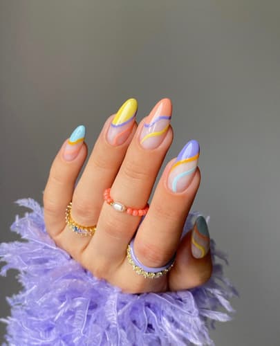 เล็บสีพาสเทล