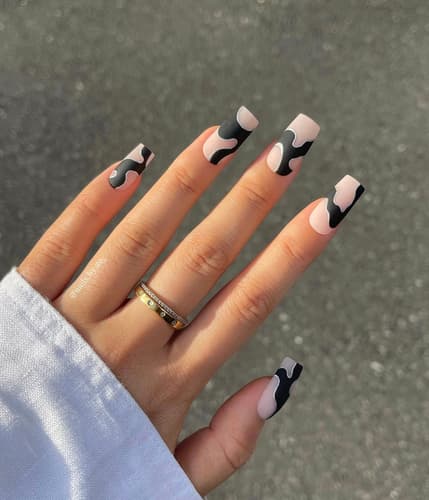 เล็บสีดำ