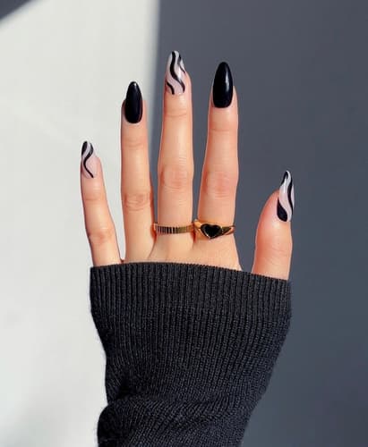 เล็บสีดำ