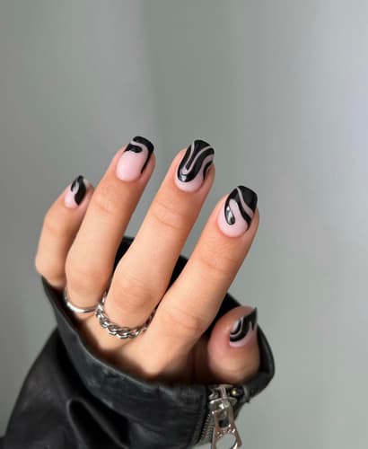 เล็บสีดำ