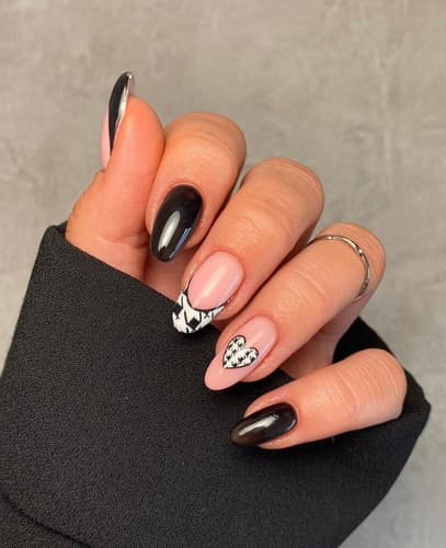 เล็บสีดำ