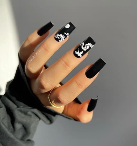 เล็บสีดำ