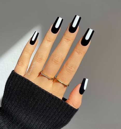 เล็บสีดำ