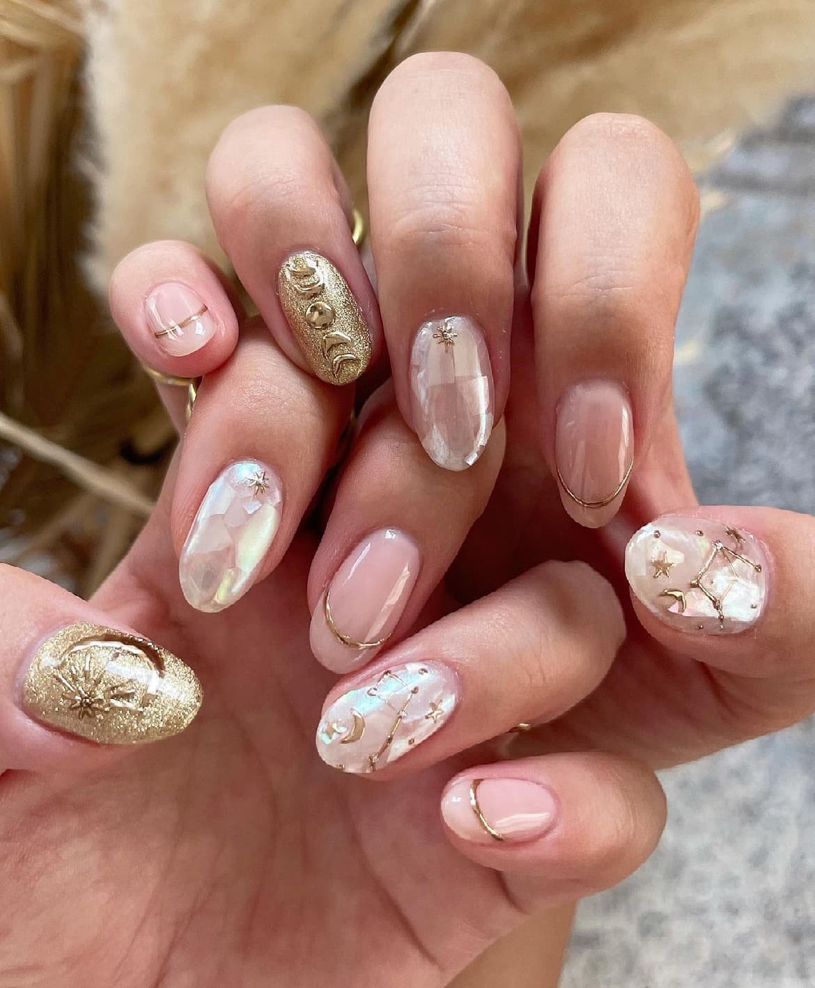 เล็บ ลายดวงจันทร์