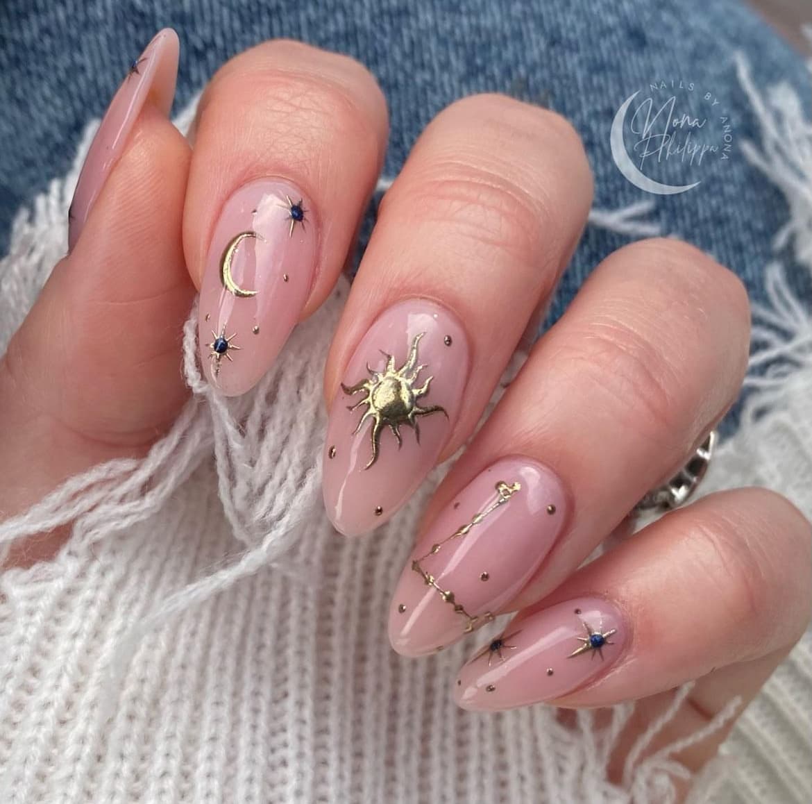 เล็บ ลายดวงจันทร์