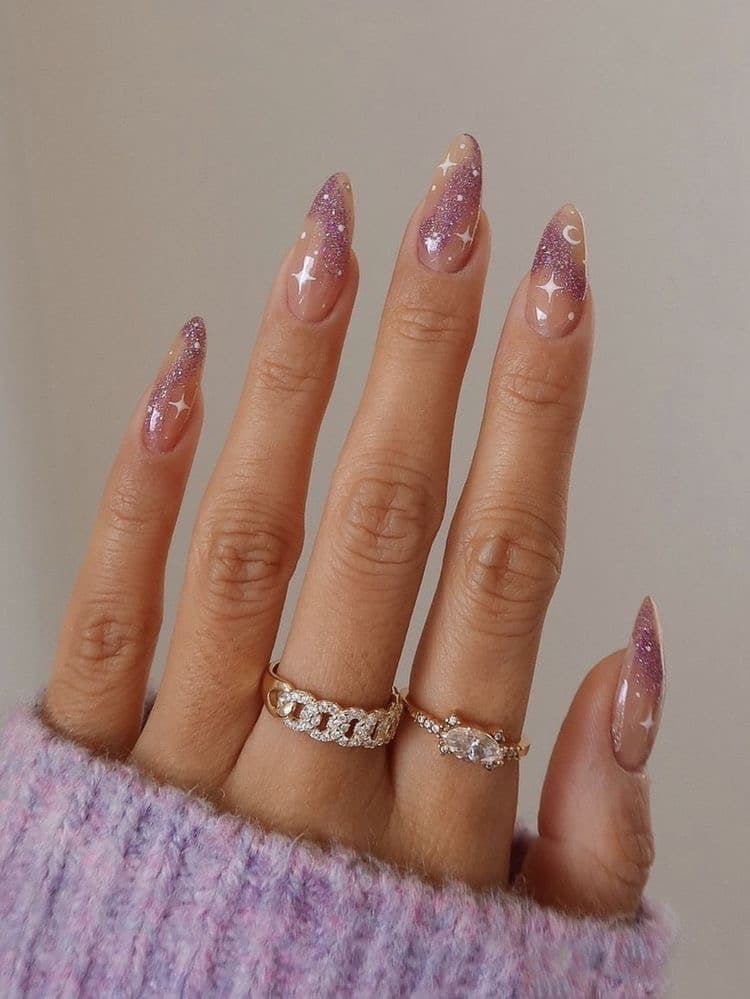 เล็บ ลายดวงจันทร์