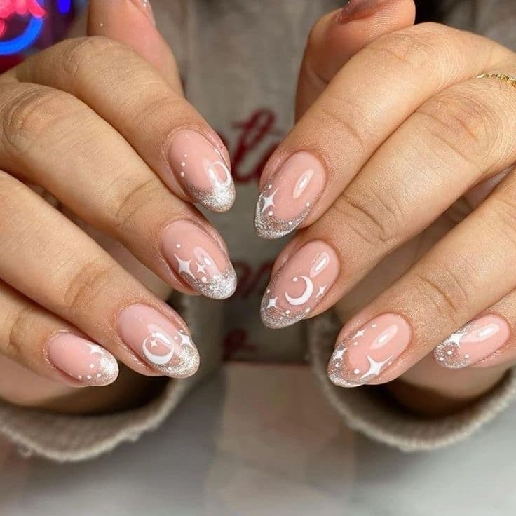 เล็บ ลายดวงจันทร์