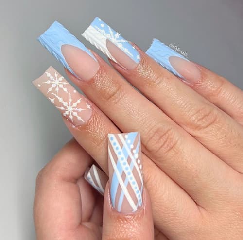 เล็บสีฟ้าอ่อน