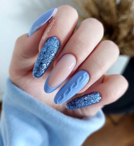 เล็บสีฟ้าอ่อน