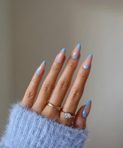 เล็บสีฟ้าอ่อน