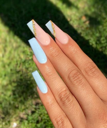 เล็บสีฟ้าอ่อน