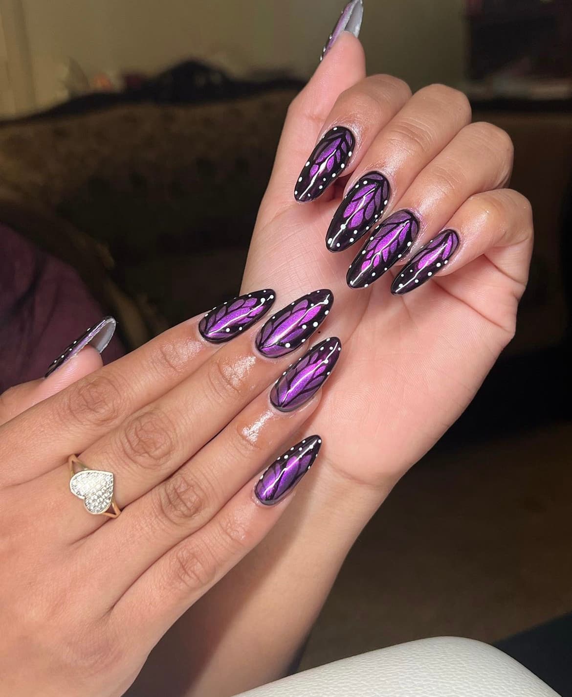 เล็บลายผีเสื้อ