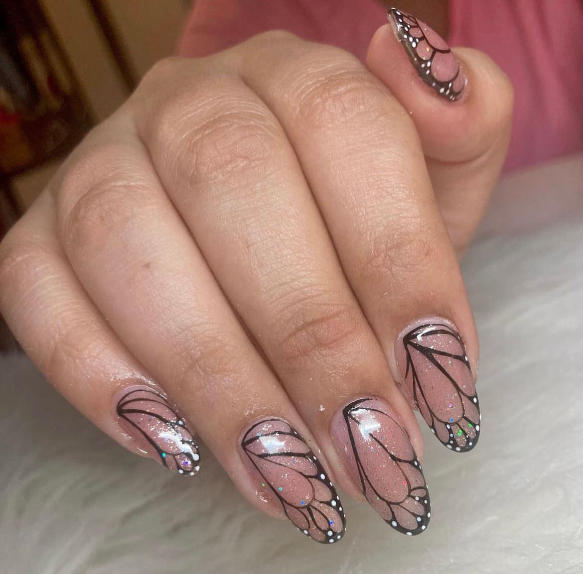 เล็บลายผีเสื้อ