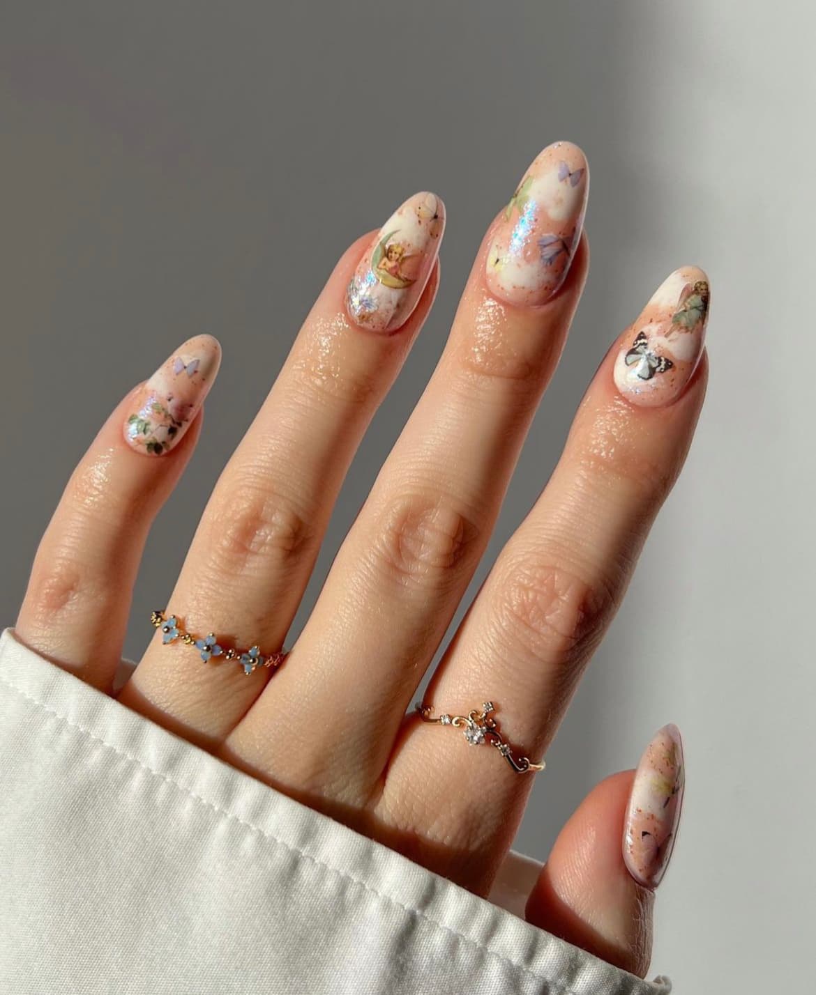 เล็บลายผีเสื้อ