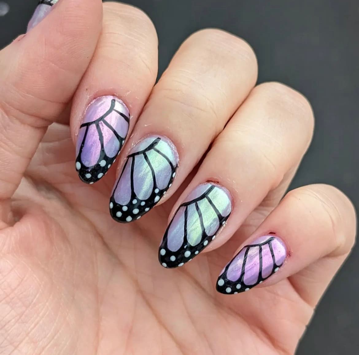 เล็บลายผีเสื้อ