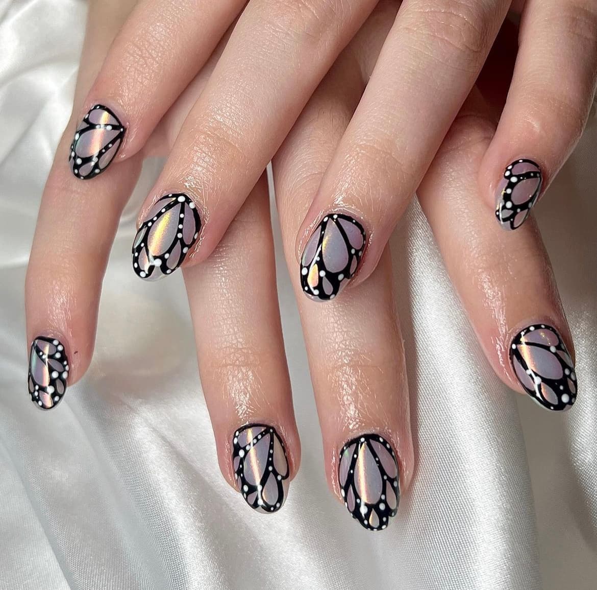 เล็บลายผีเสื้อ