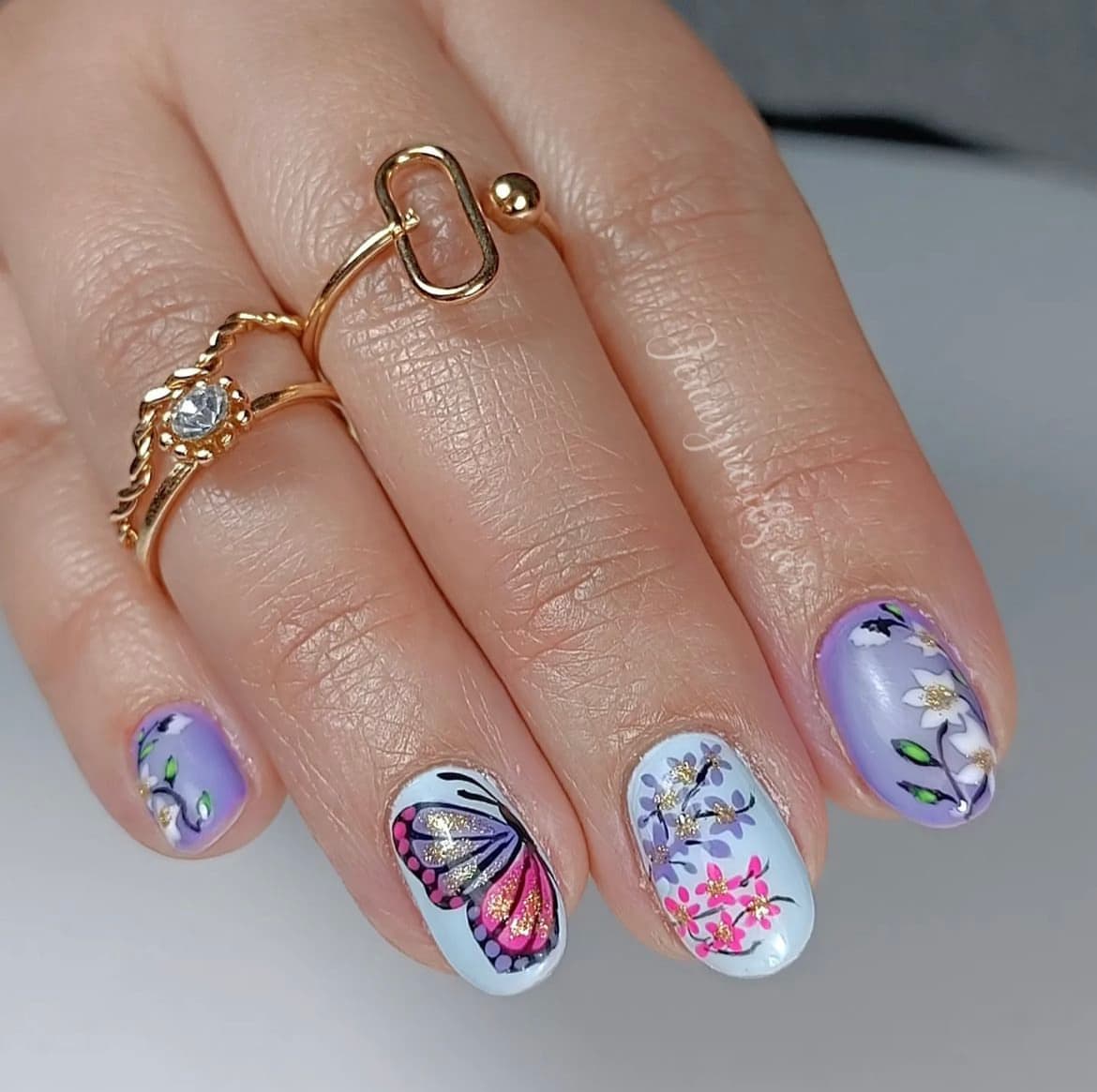 เล็บลายผีเสื้อ