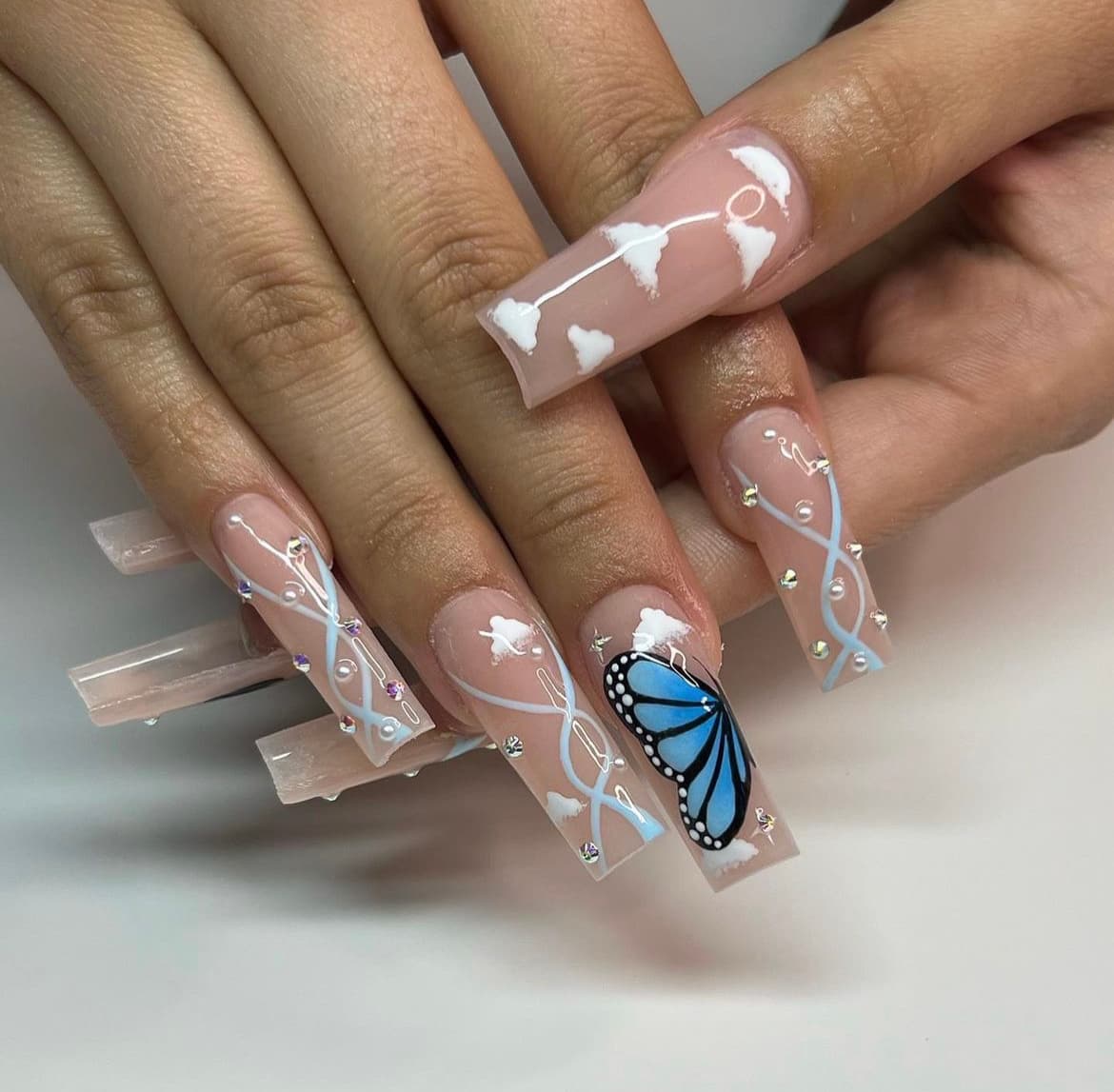 เล็บลายผีเสื้อ