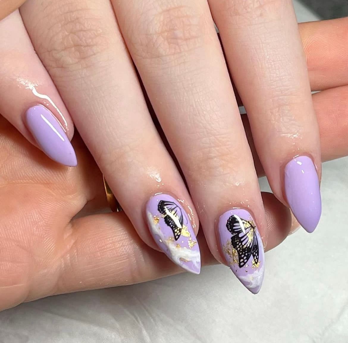 เล็บลายผีเสื้อ