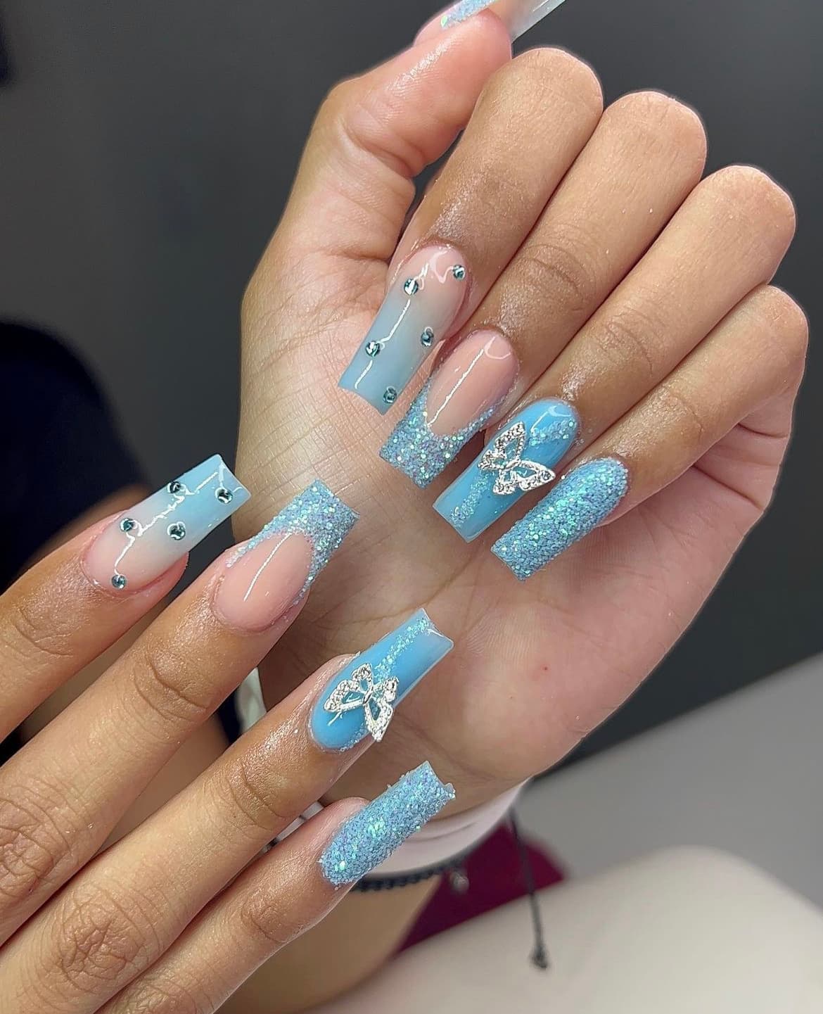 เล็บลายผีเสื้อ