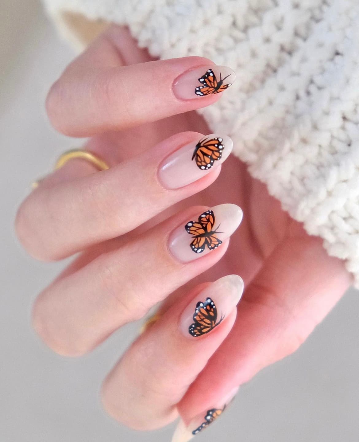 เล็บลายผีเสื้อ