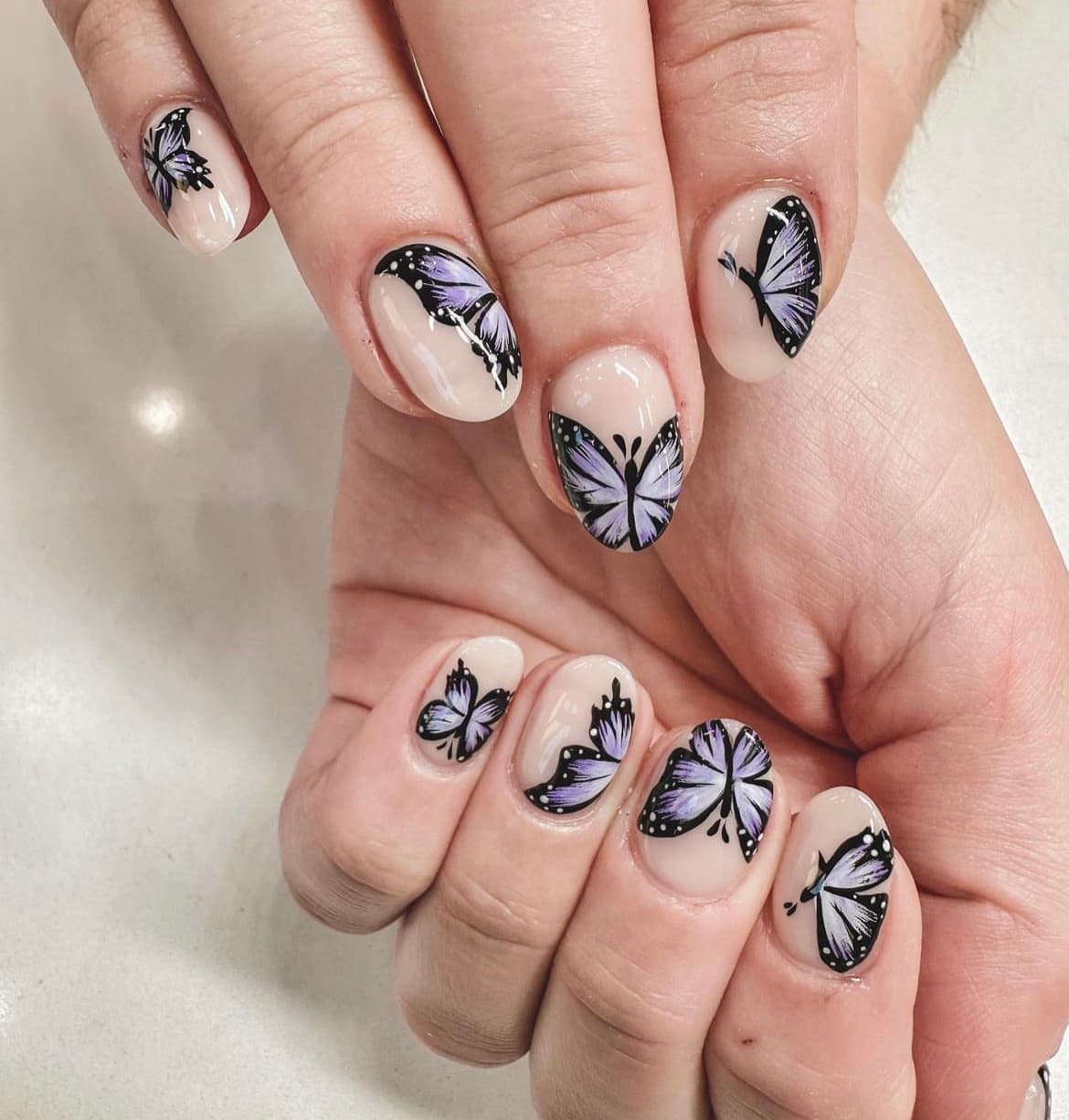 เล็บลายผีเสื้อ