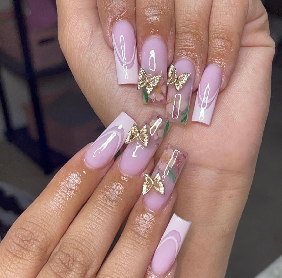 เล็บลายผีเสื้อ