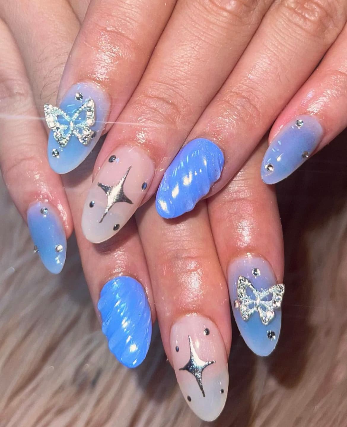 เล็บลายผีเสื้อ