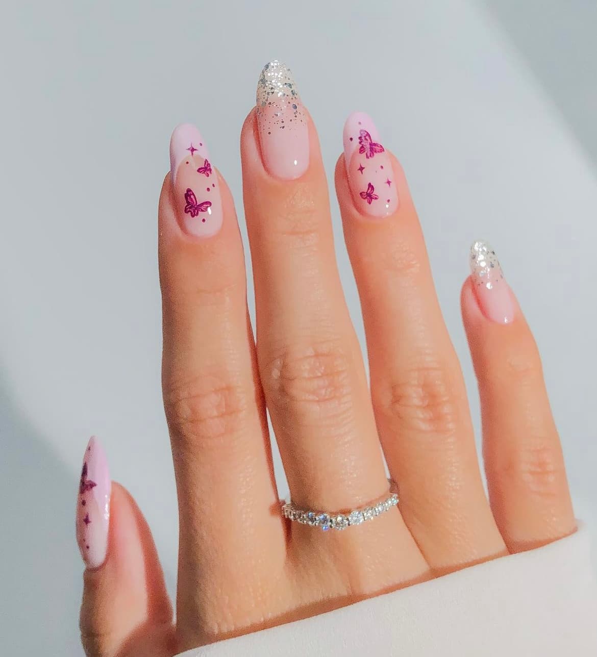 เล็บลายผีเสื้อ