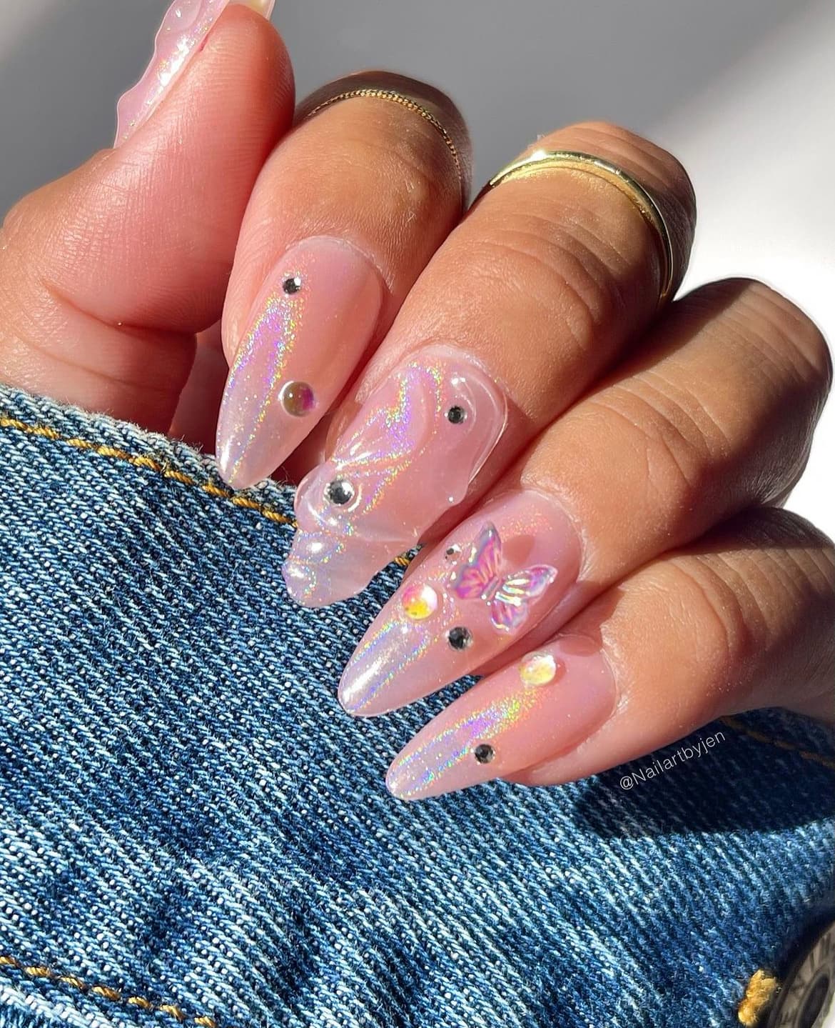 เล็บลายผีเสื้อ