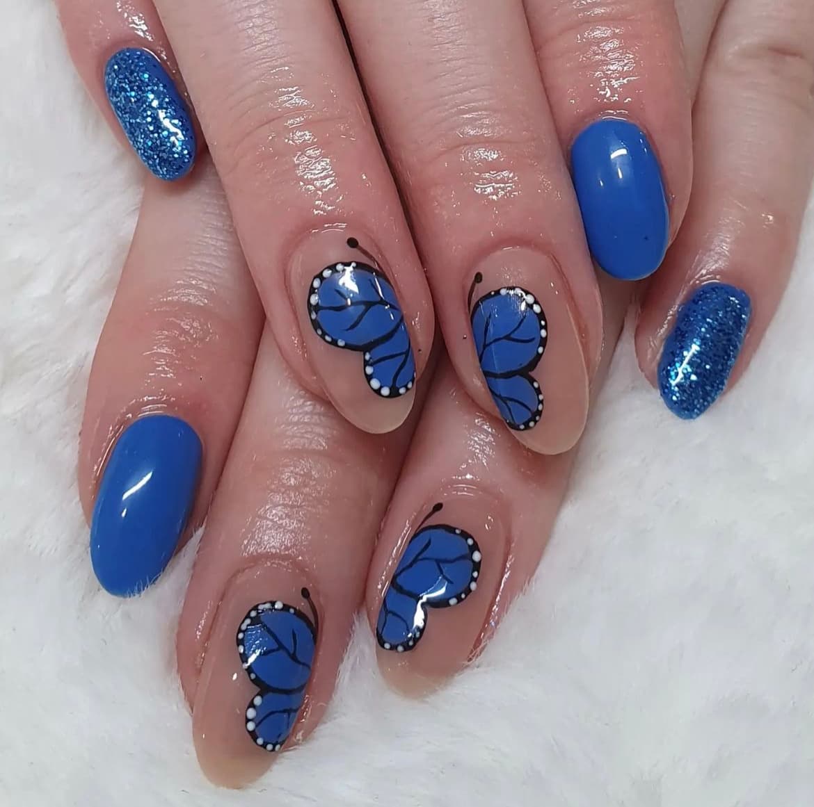 เล็บลายผีเสื้อ