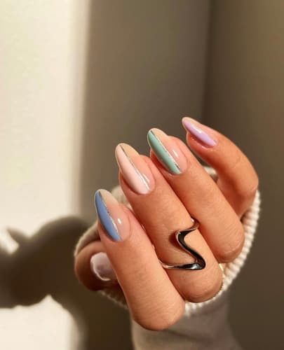 เล็บสีพาสเทล