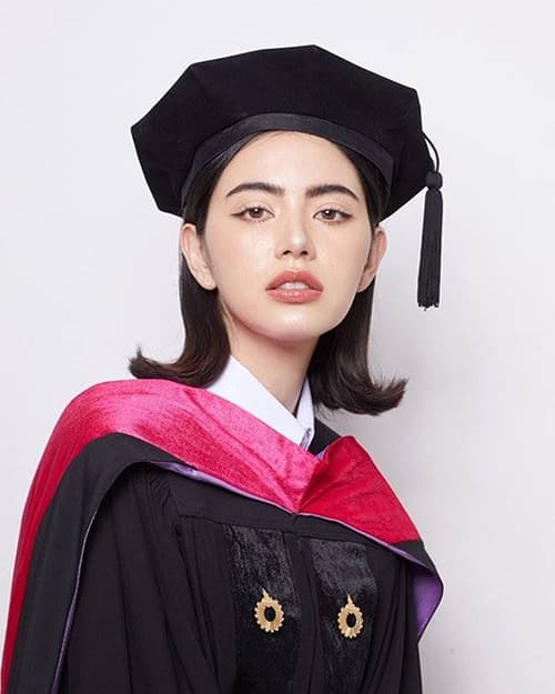 ทรงผมรับปริญญา ใส่หมวก